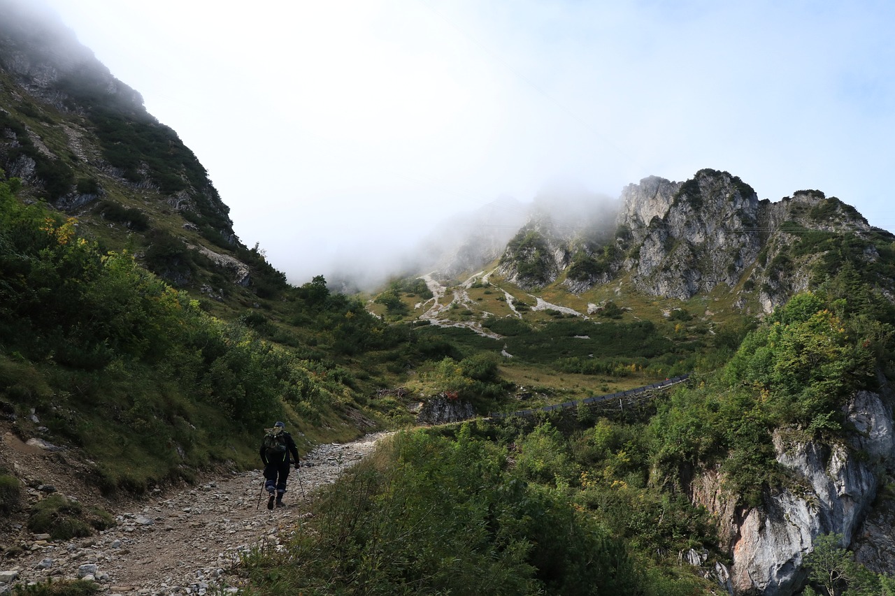 hiking-2 The Ultimate Guide to Choosing the Best Hiking Destinations